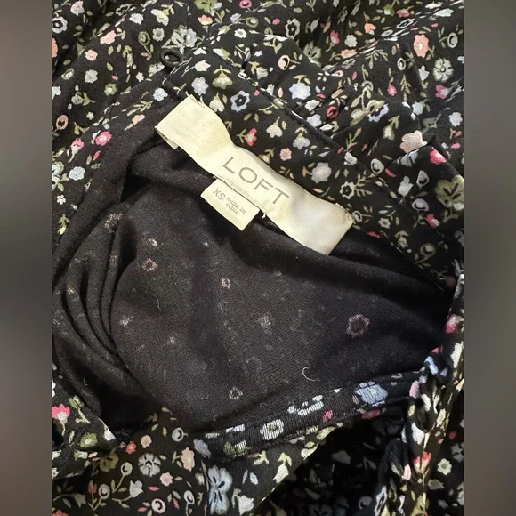Loft sleeveless flowery blouse. Size XS. - Picture 5 of 6